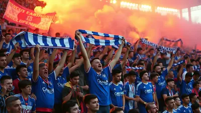 La Tradición y Pasión de los Carbayones en el Tartiere